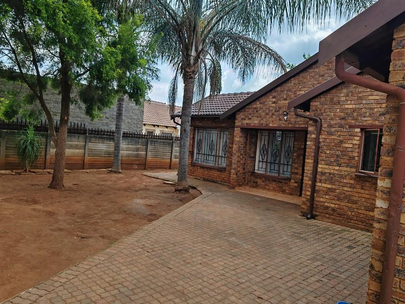 House For Sale in The Orchards, Akasia - Photo 3