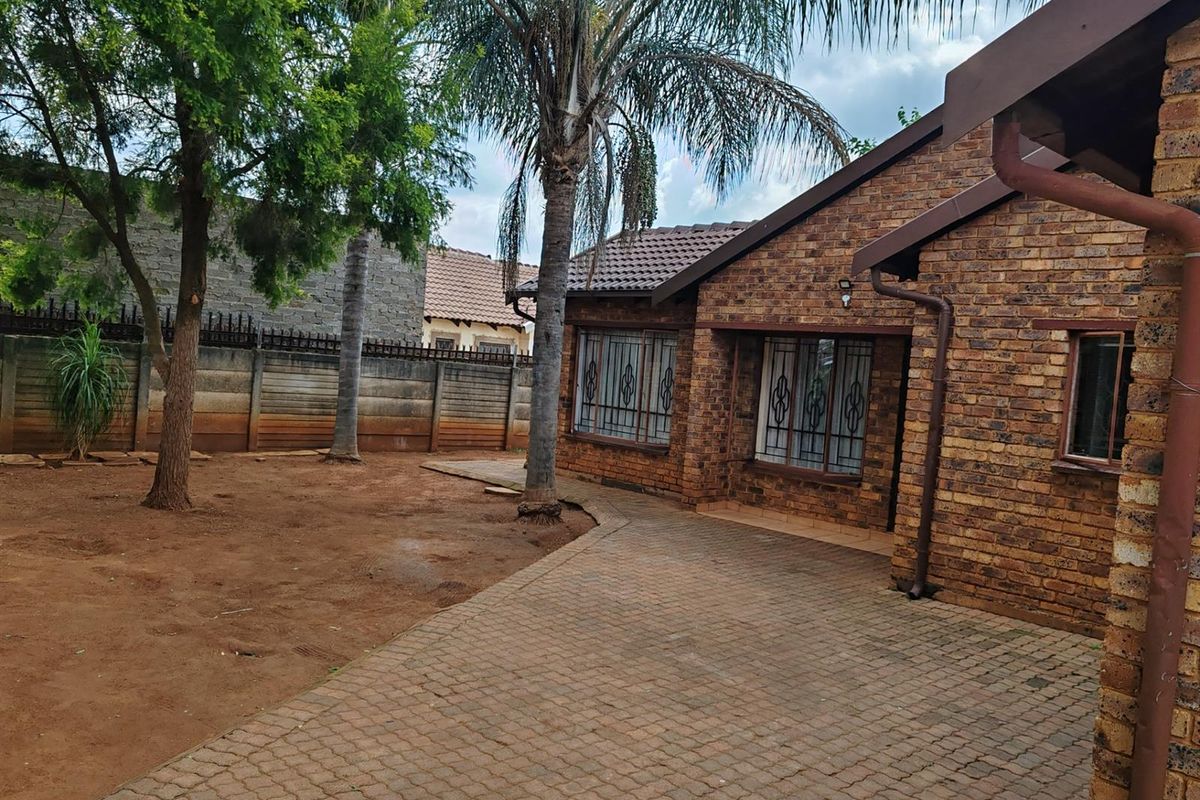 House For Sale in The Orchards, Akasia - Photo 3