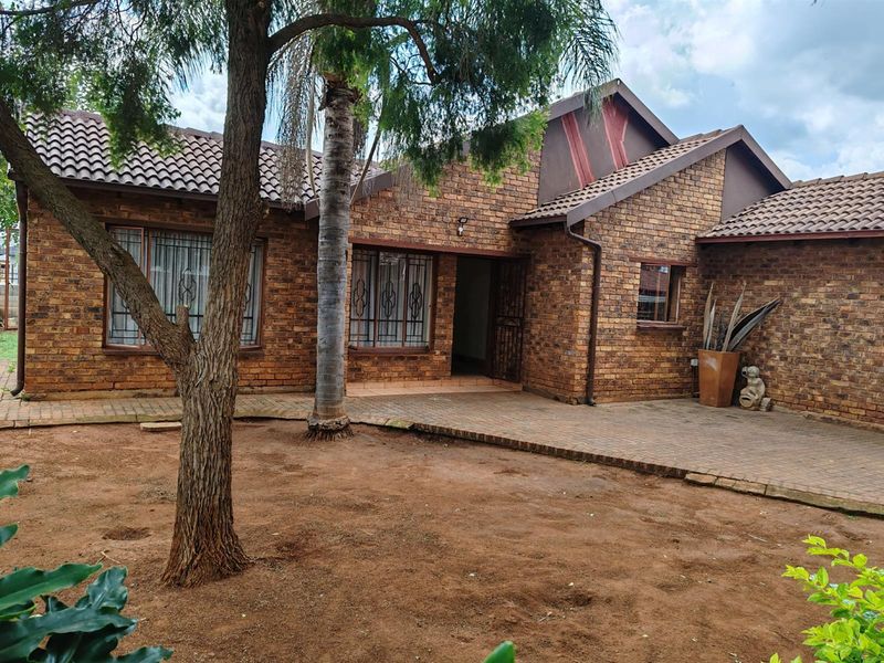 House For Sale in The Orchards, Akasia - Photo 5