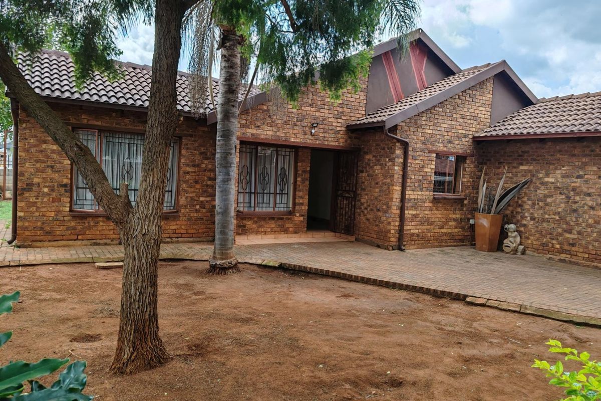 House For Sale in The Orchards, Akasia - Photo 5