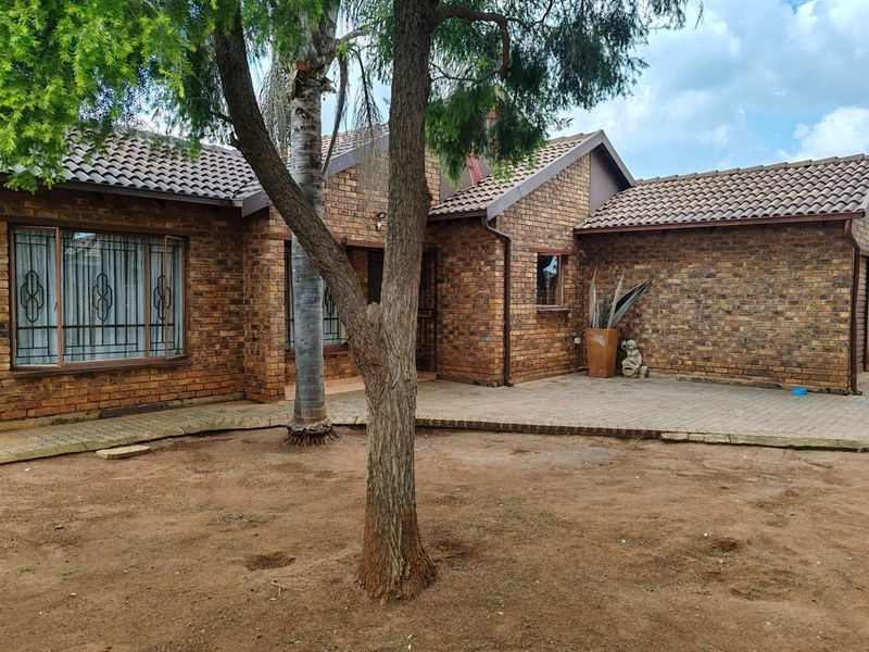 House For Sale in The Orchards, Akasia - Photo 4