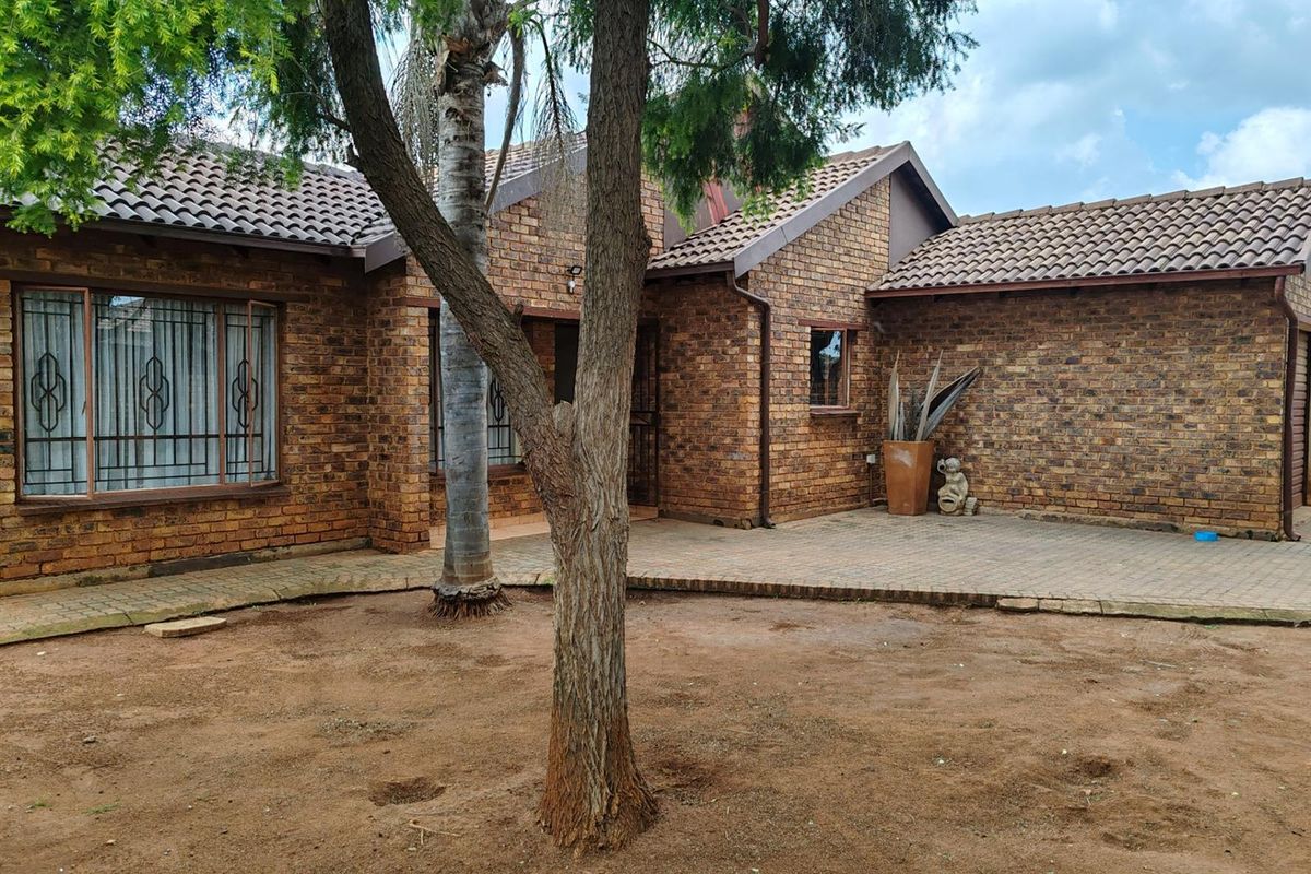 House For Sale in The Orchards, Akasia - Photo 4