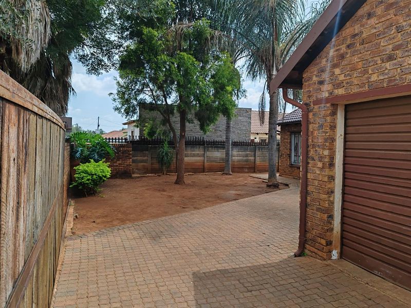 House For Sale in The Orchards, Akasia - Photo 2