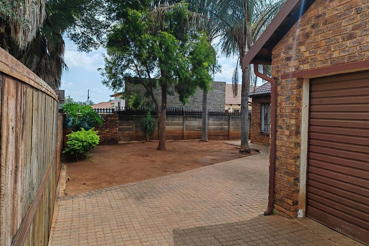 House For Sale in The Orchards, Akasia - Photo 2