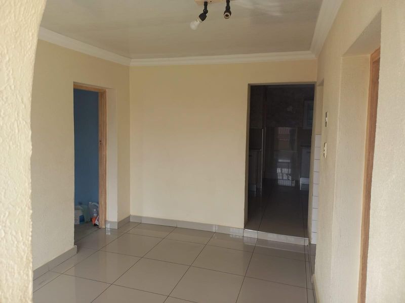 3 Bedroom House To Rent in Turffontein, Johannesburg - Photo 8