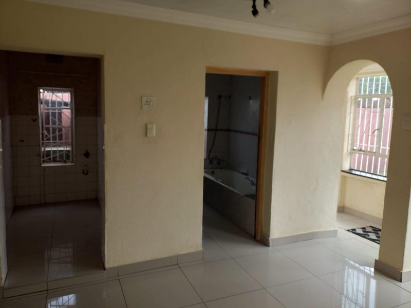 3 Bedroom House To Rent in Turffontein, Johannesburg - Photo 6