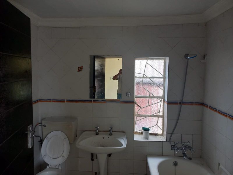 3 Bedroom House To Rent in Turffontein, Johannesburg - Photo 3