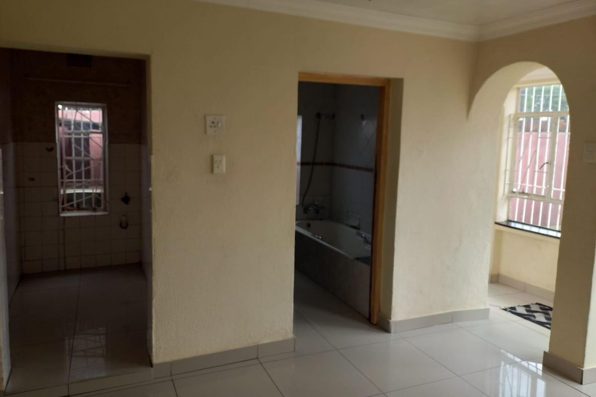 3 Bedroom House To Rent in Turffontein, Johannesburg - Photo 5