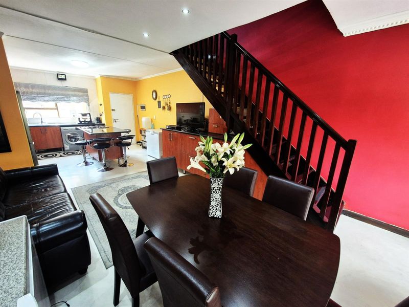 Apartment For Sale in Sunninghill, Sandton - Photo 2