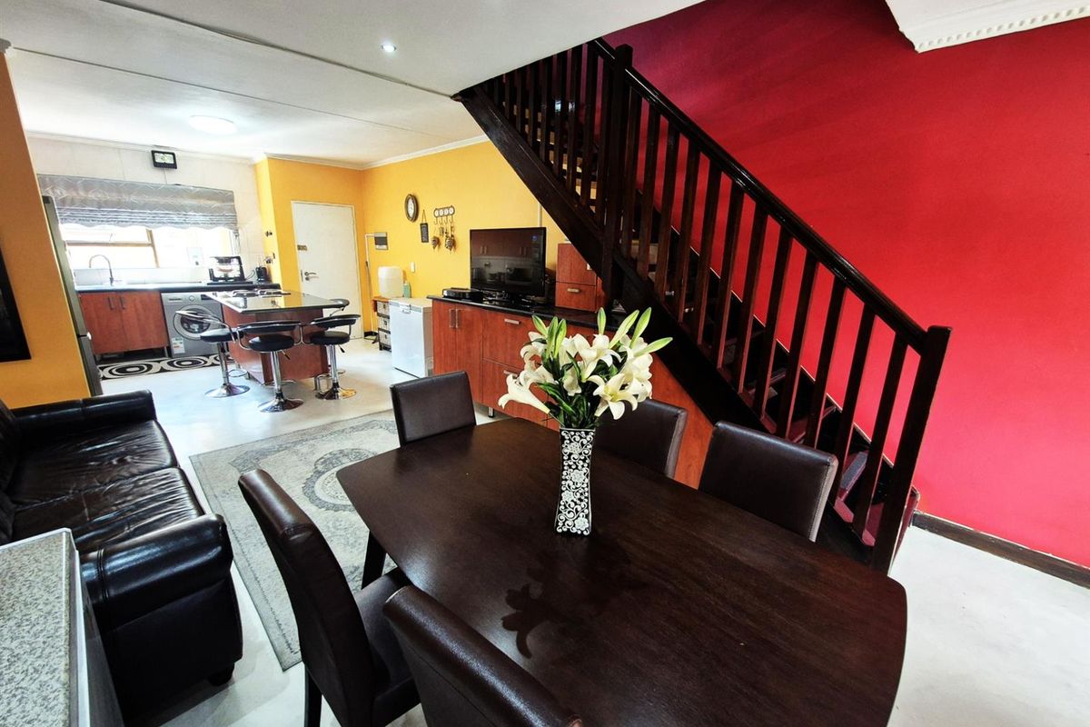Apartment For Sale in Sunninghill, Sandton - Photo 2