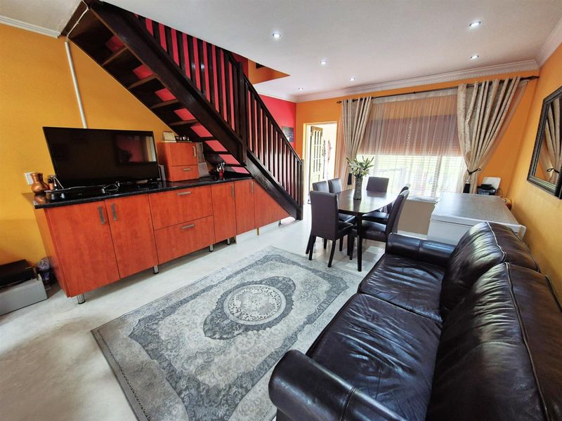 Apartment For Sale in Sunninghill, Sandton - Photo 3