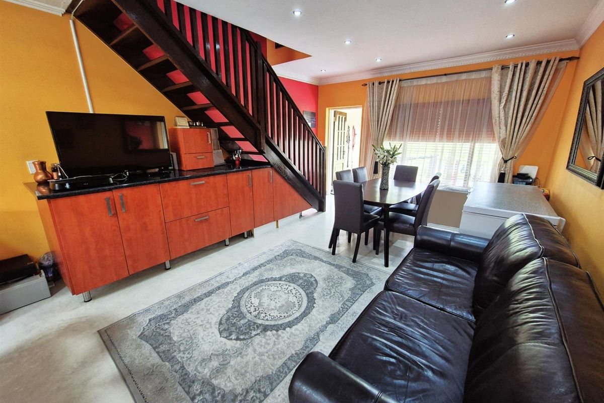 Apartment For Sale in Sunninghill, Sandton - Photo 3