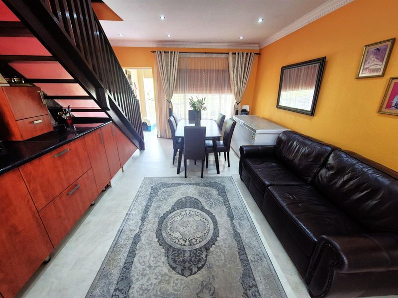 Apartment For Sale in Sunninghill, Sandton - Photo 4