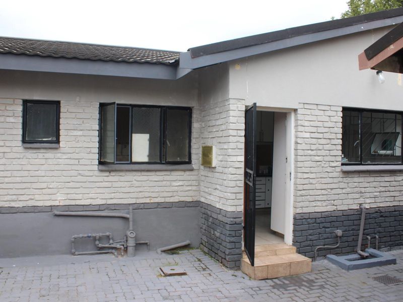 House For Sale in Hesteapark, Akasia - Photo 1