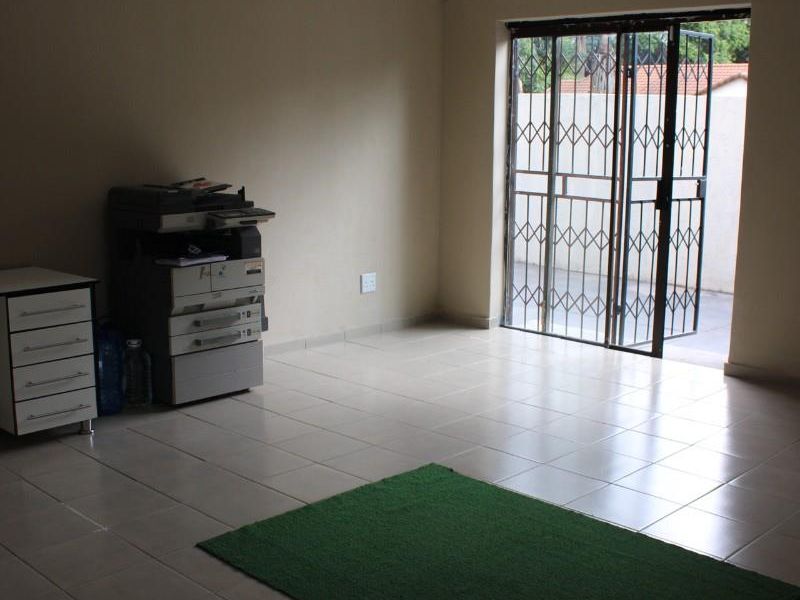 House For Sale in Hesteapark, Akasia - Photo 6