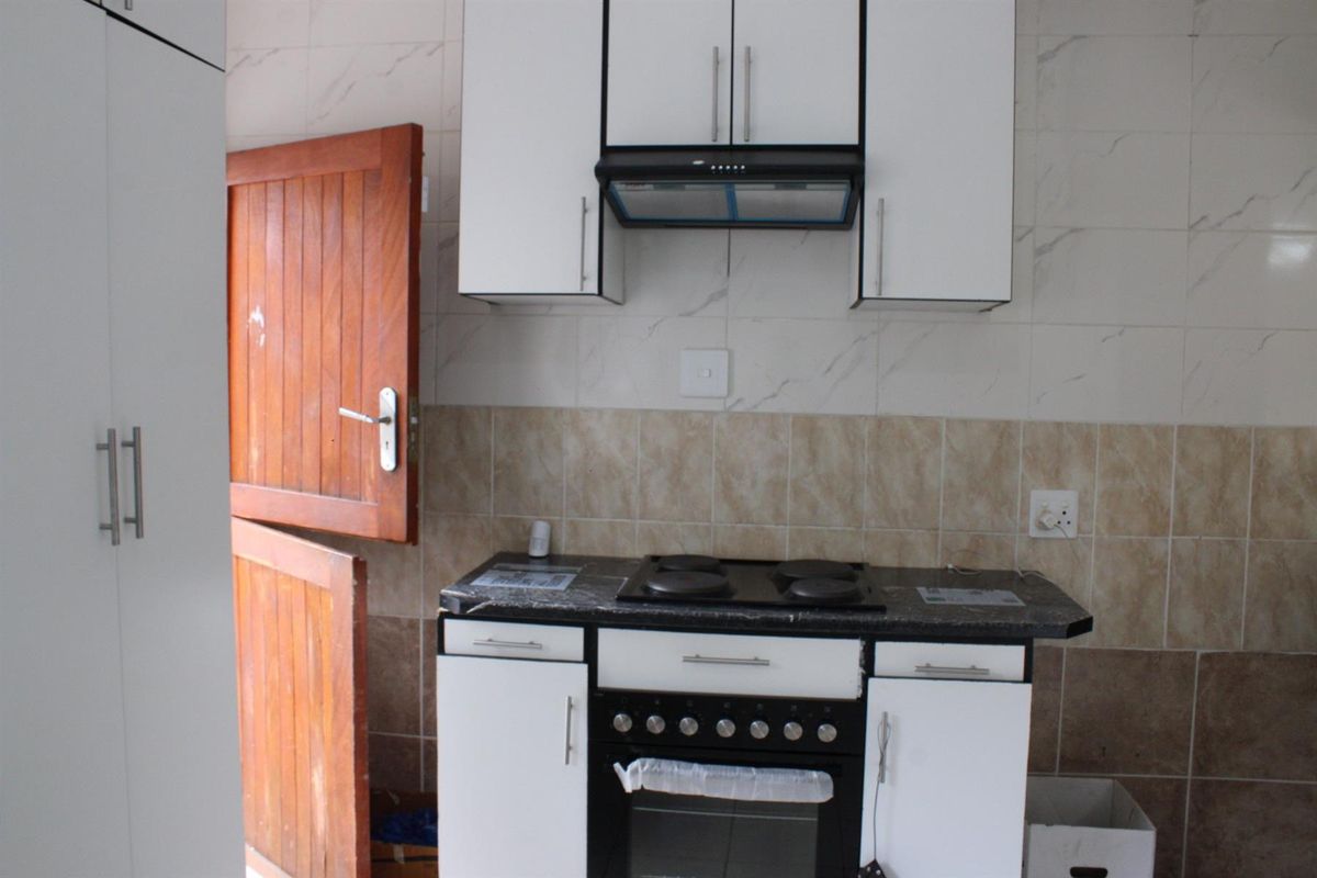 House For Sale in Hesteapark, Akasia - Photo 2