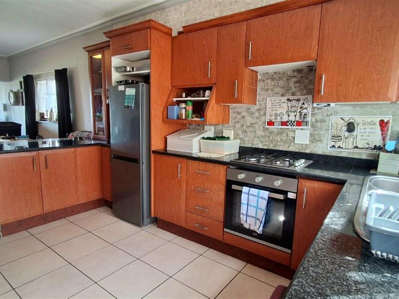 Scenic Apartment For Sale in Banners Rest, Port Edward, KwaZulu Natal - Photo 2