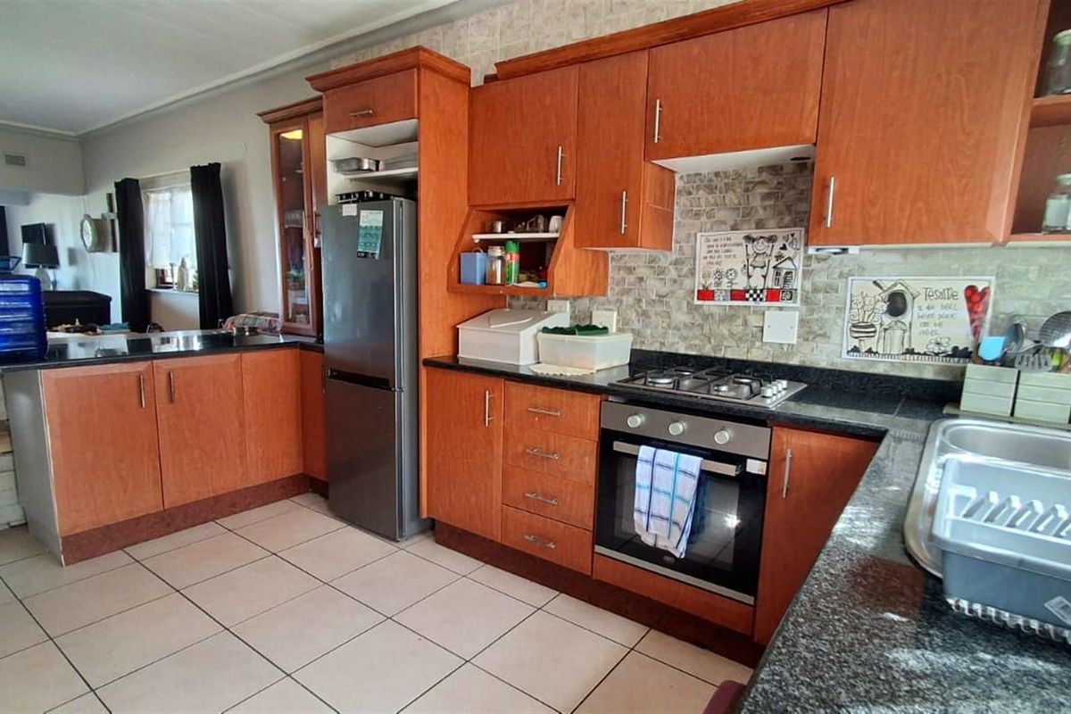 Scenic Apartment For Sale in Banners Rest, Port Edward, KwaZulu Natal - Photo 2