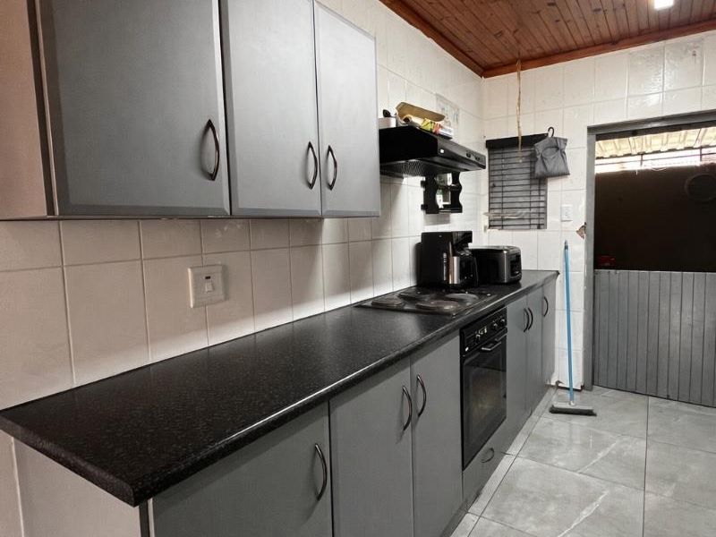 Charming 3 Bedroom Loft Style Unit in a secure complex, Cleland - Photo 5