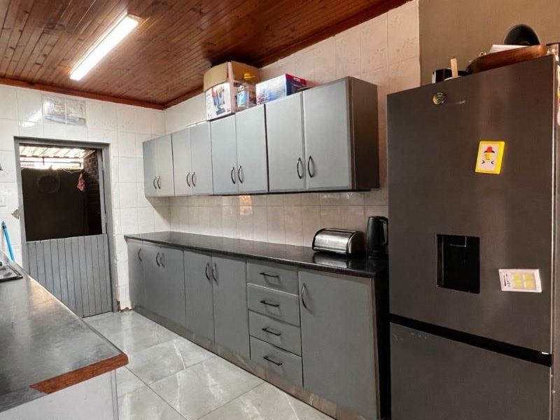 Charming 3 Bedroom Loft Style Unit in a secure complex, Cleland - Photo 4