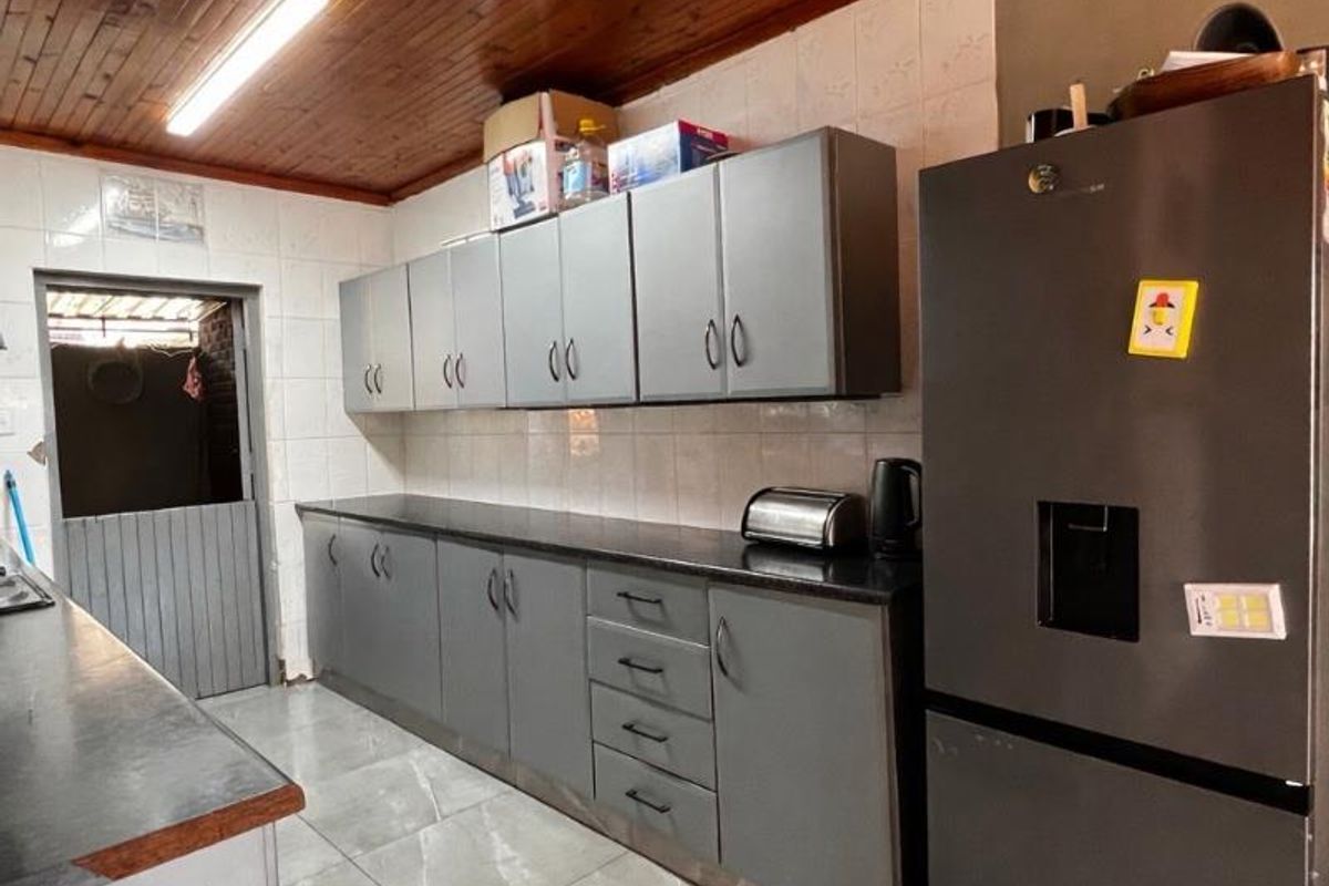 Charming 3 Bedroom Loft Style Unit in a secure complex, Cleland - Photo 4