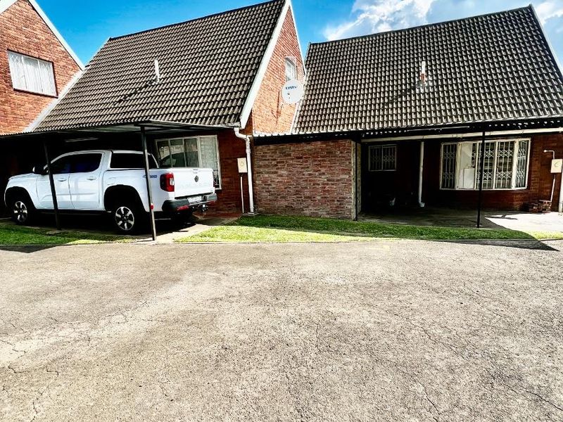 Charming 3 Bedroom Loft Style Unit in a secure complex, Cleland - Photo 3