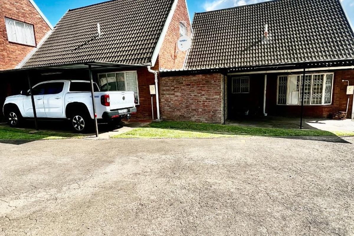 Charming 3 Bedroom Loft Style Unit in a secure complex, Cleland - Photo 3