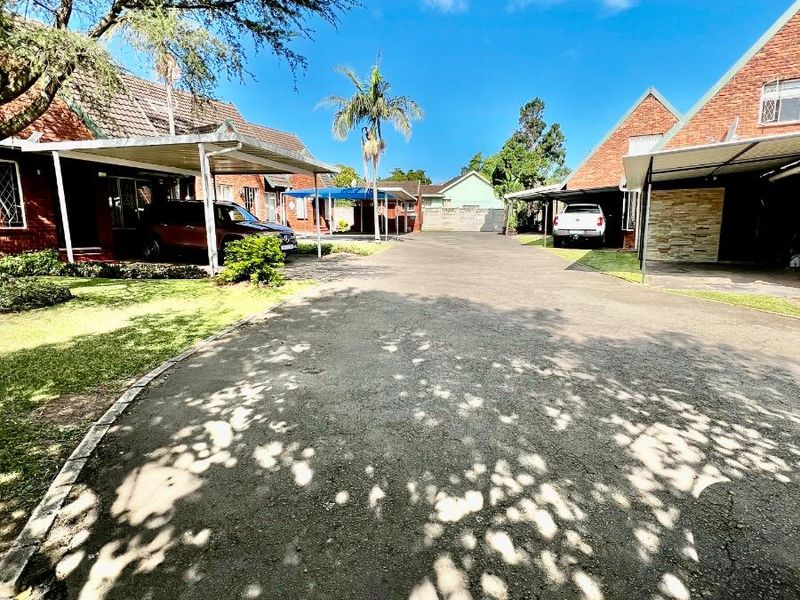 Charming 3 Bedroom Loft Style Unit in a secure complex, Cleland - Photo 2