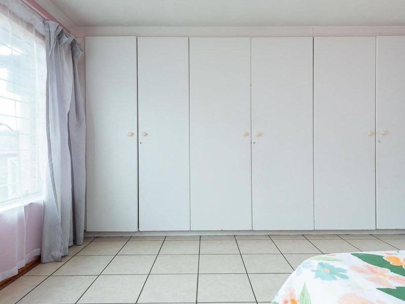 Modern 2 Bedroom Apartment in Ridgeway with Pool and Secure Parking - Photo 10