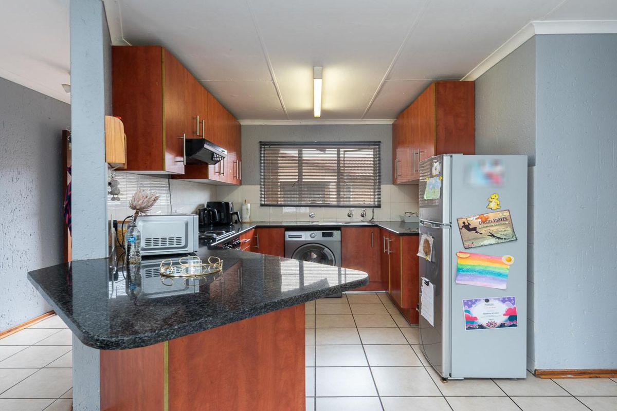 Modern 2 Bedroom Apartment in Ridgeway with Pool and Secure Parking - Photo 3