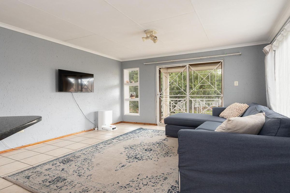 Modern 2 Bedroom Apartment in Ridgeway with Pool and Secure Parking - Photo 5