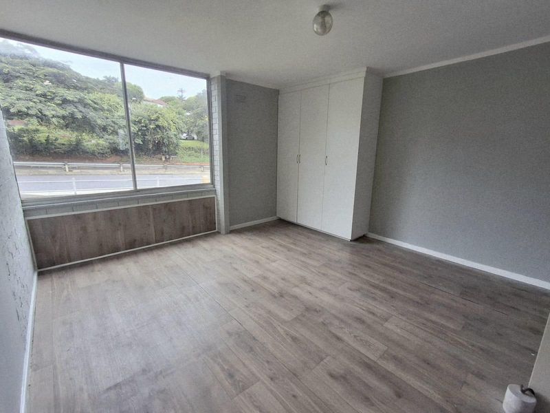 Apartment To Sale in Bluff, Durban, KwaZulu Natal - Photo 2