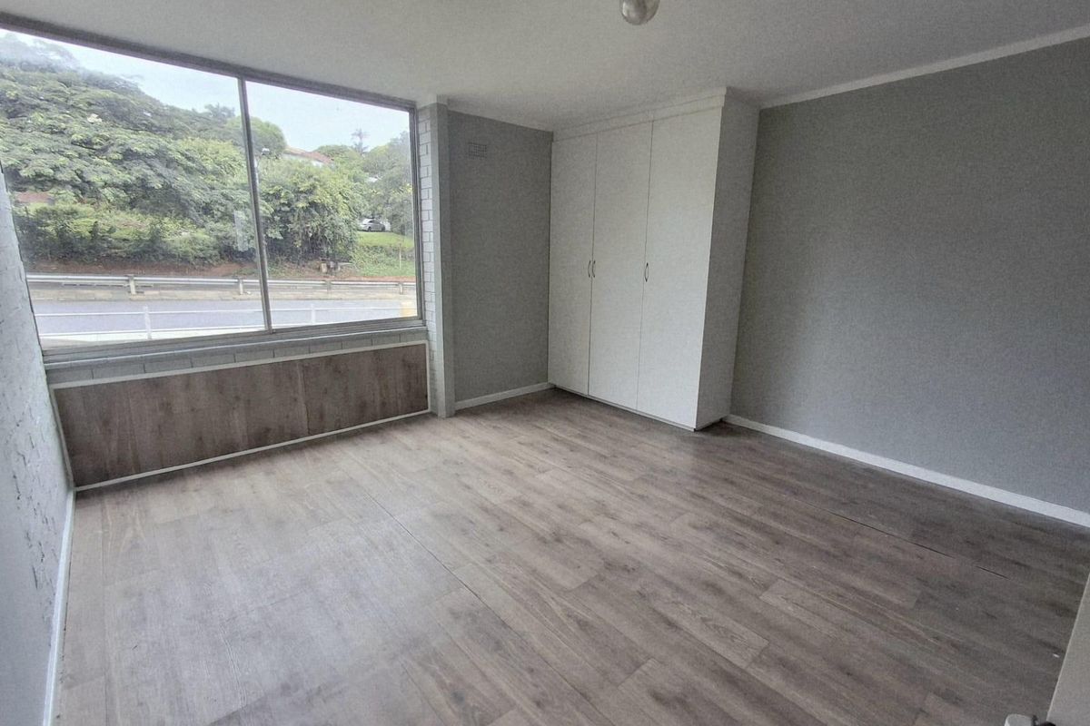 Apartment To Sale in Bluff, Durban, KwaZulu Natal - Photo 2