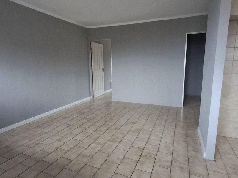 Apartment To Sale in Bluff, Durban, KwaZulu Natal - Photo 3