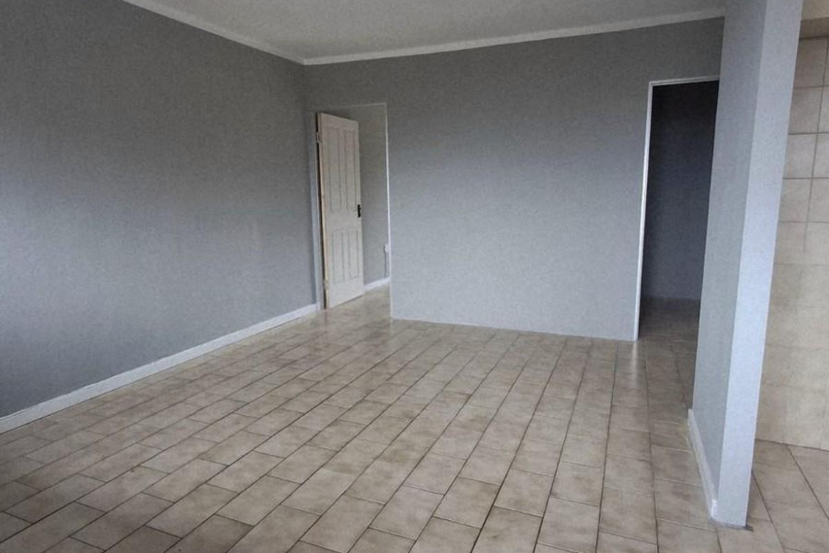 Apartment To Sale in Bluff, Durban, KwaZulu Natal - Photo 3