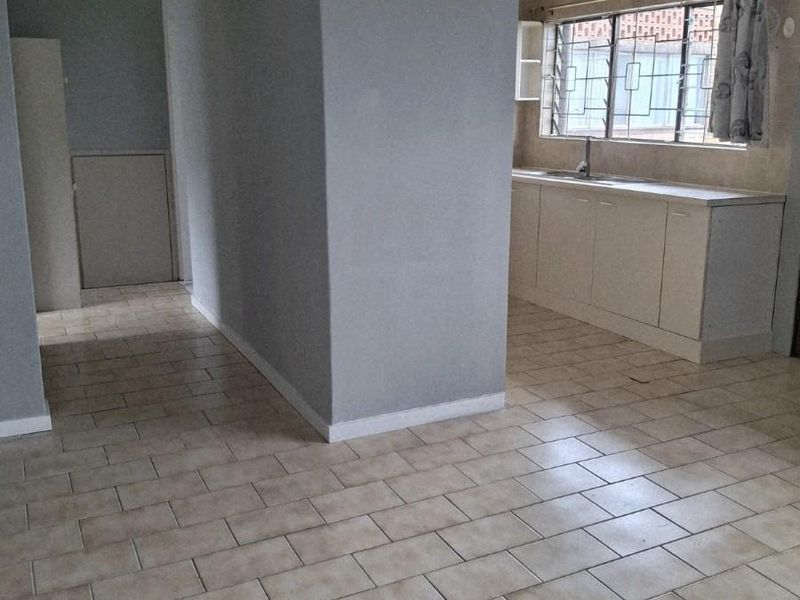 Apartment To Sale in Bluff, Durban, KwaZulu Natal - Photo 8