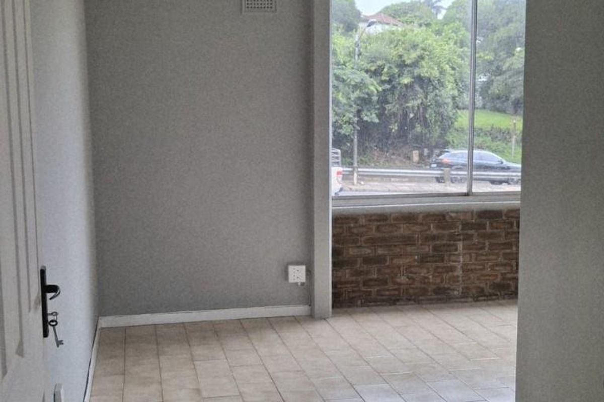 Apartment To Sale in Bluff, Durban, KwaZulu Natal - Photo 4