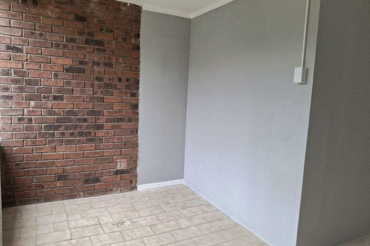 Apartment To Sale in Bluff, Durban, KwaZulu Natal - Photo 5