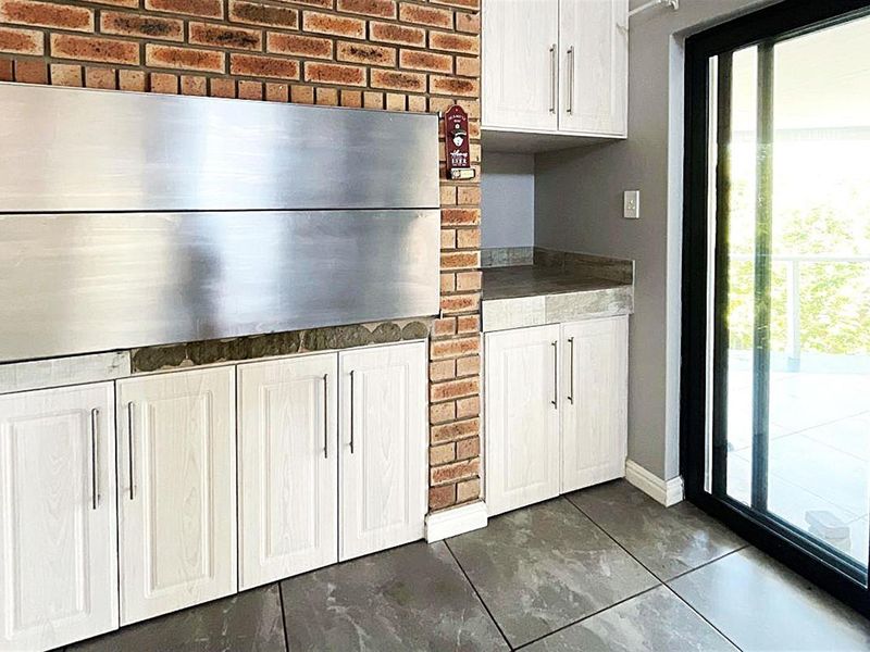 4 Bedroom Home with Flatlet , Covered Patio and Greenbelt view in Noorsekloof, Jeffreys Bay - Photo 8