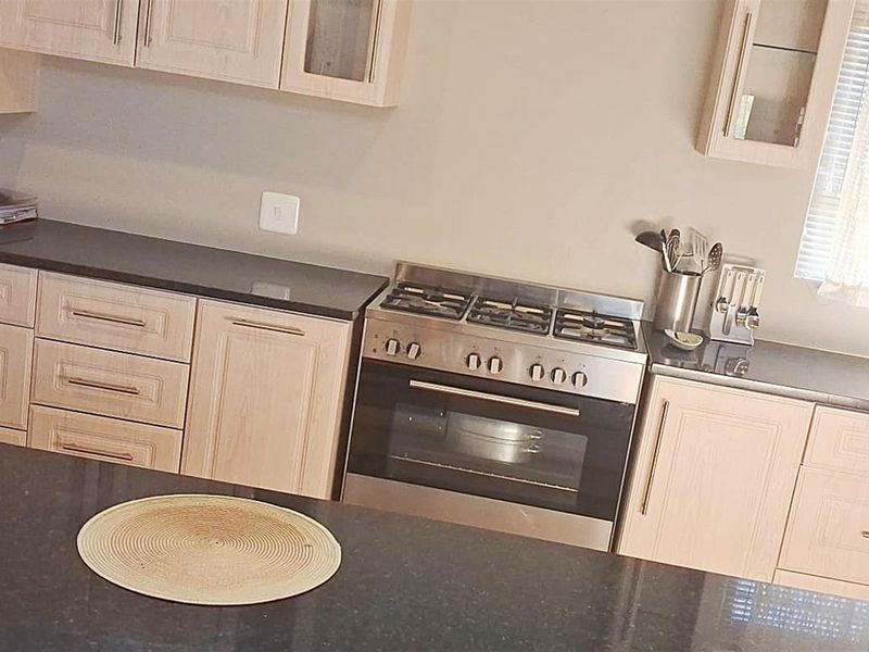 4 Bedroom Home with Flatlet , Covered Patio and Greenbelt view in Noorsekloof, Jeffreys Bay - Photo 9