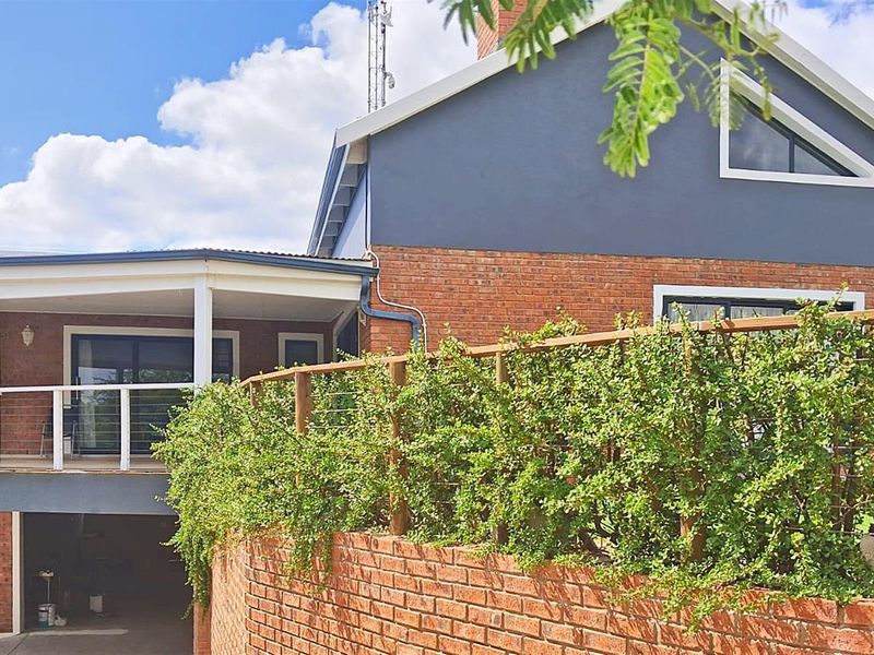 4 Bedroom Home with Flatlet , Covered Patio and Greenbelt view in Noorsekloof, Jeffreys Bay - Photo 3