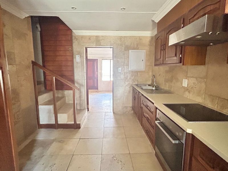 House For Sale in Waterkloof Ridge, Pretoria - Photo 8