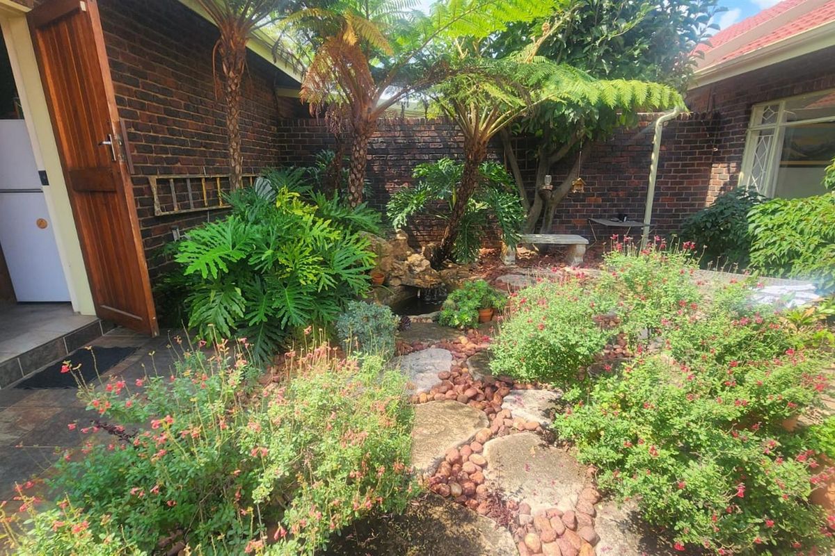 Townhouse For Sale in Sunward Park, Boksburg - Photo 2