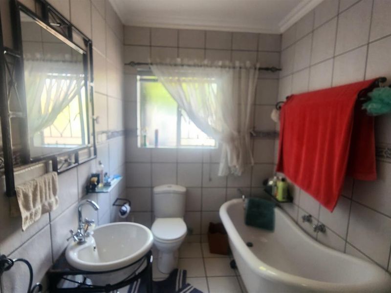 Townhouse For Sale in Sunward Park, Boksburg - Photo 6