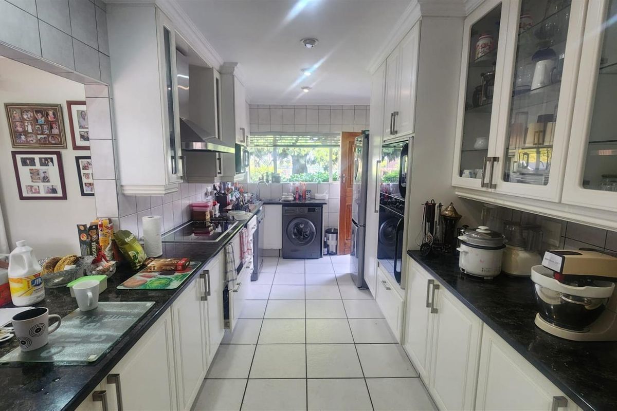 Townhouse For Sale in Sunward Park, Boksburg - Photo 4