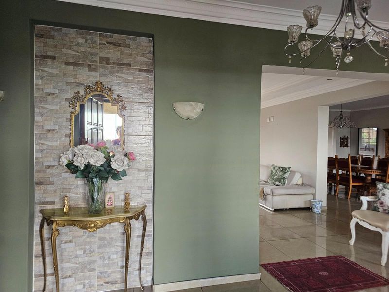 Perfect for the growing family, comfortable living. - Photo 4