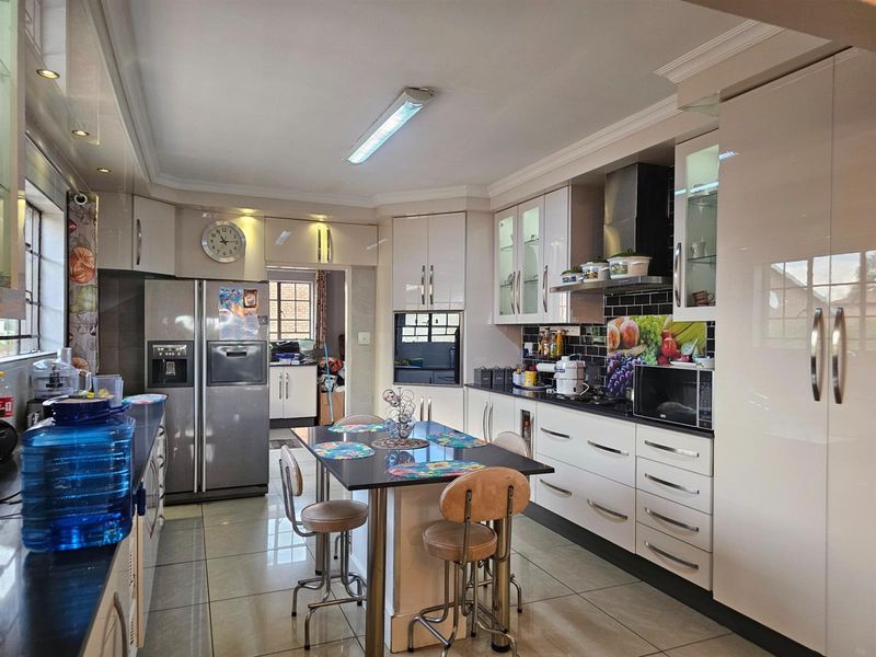 Perfect for the growing family, comfortable living. - Photo 10