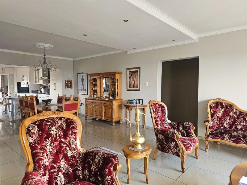 Perfect for the growing family, comfortable living. - Photo 8