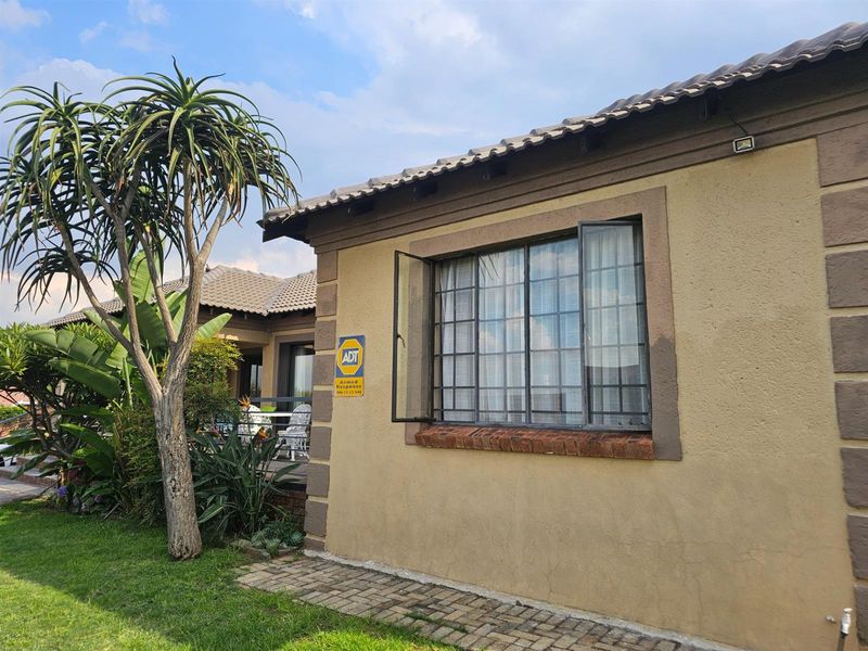 Perfect for the growing family, comfortable living. - Photo 3