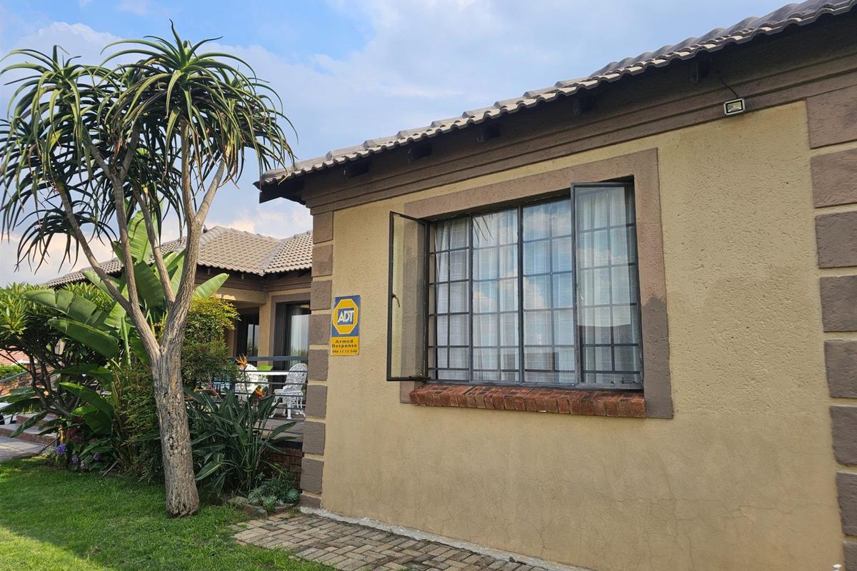 Perfect for the growing family, comfortable living. - Photo 3